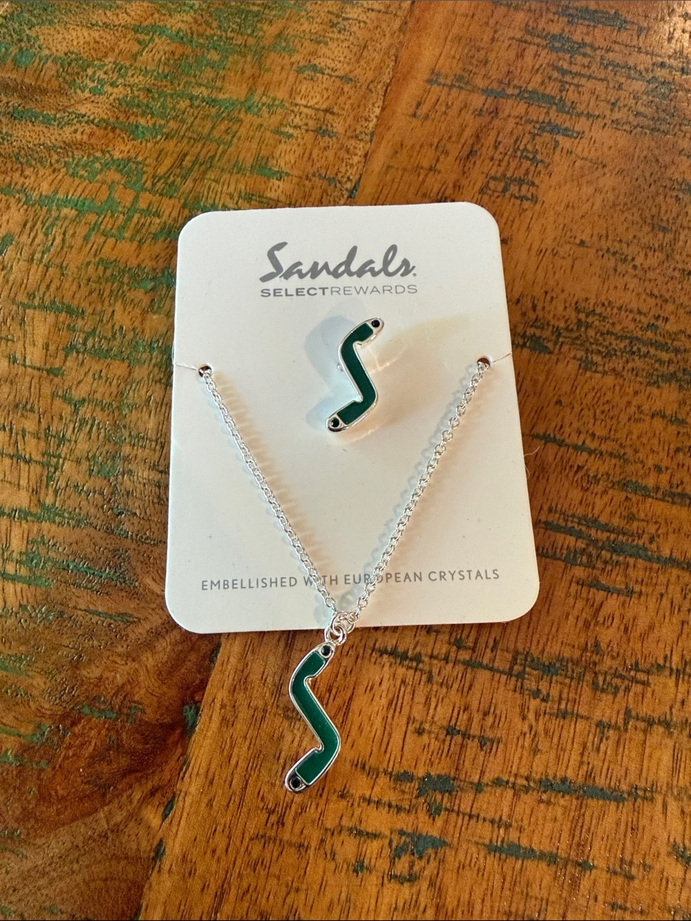 Sandals Select Rewards Emerald Level -Green Enamel S Pendant Necklace & Pin Set